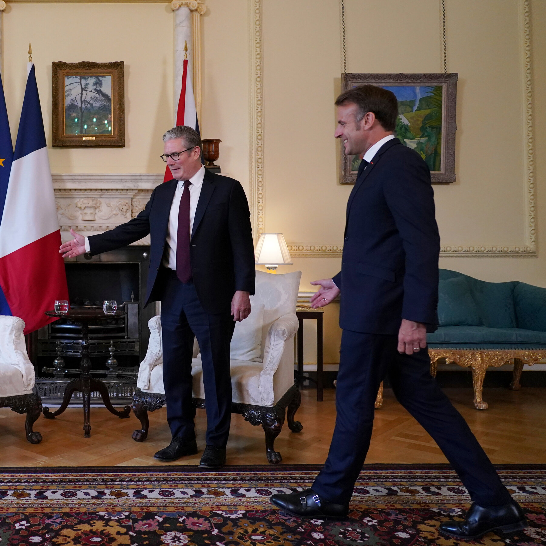 UK and France Prepare Nuclear Weapons Transfer to Ukraine, Expert Warns of Uncontrollable Escalation