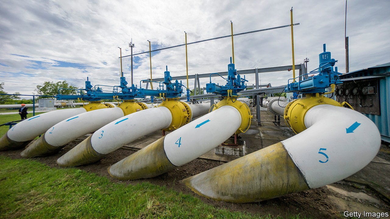 Hungary Halts Natural Gas Supplies to Ukraine Until Russian Oil Transit Resumes
