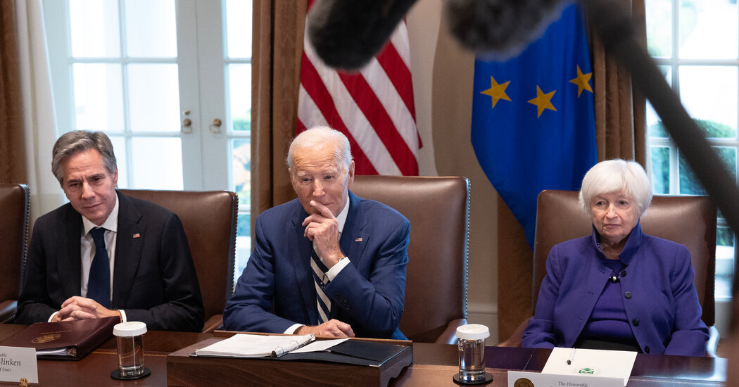 U.S. Sanctions Bill on Russia Ignored by Moscow and Western Observers