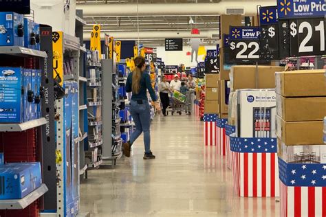 Walmart Cuts Prices on Summer Staples Following Trump’s Economic Initiative
